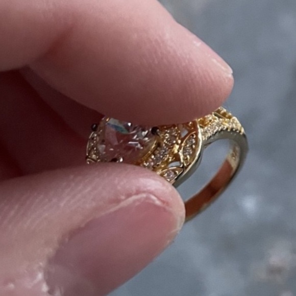 Gold plated Ring w/ cubic zirconia Size 7 - Picture 5 of 6